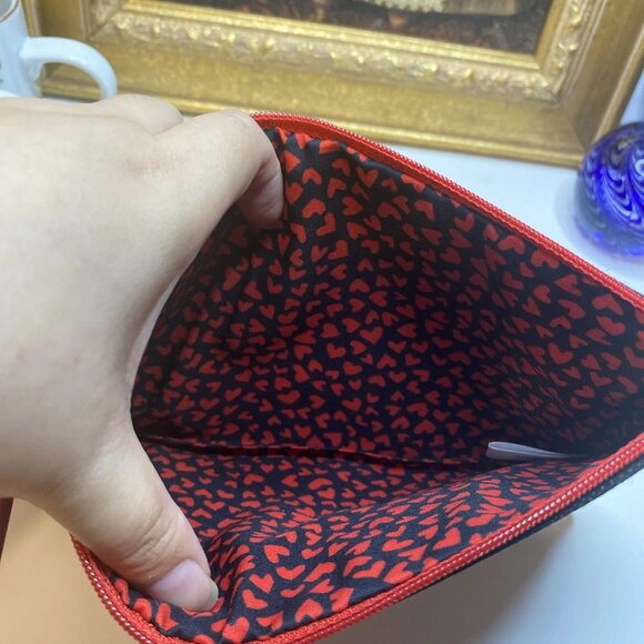 Brighton Canvas Red/Tan Rectangle Animal Print Clutch 2020 collectible Zip Bag - Picture 3 of 3